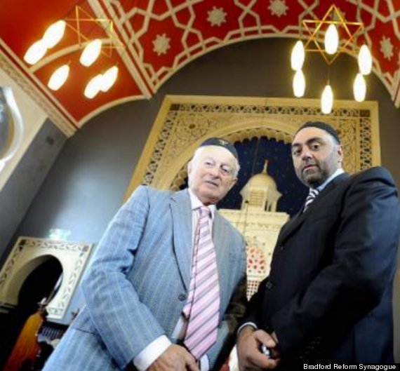 Muslims Rally To Save Synagogue From Closure